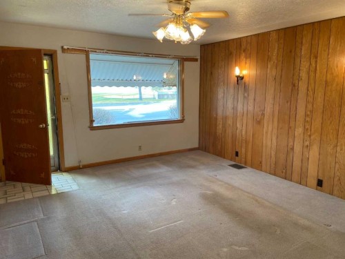 629 Stafford Drive North, Lethbridge, AB - Indoor Photo Showing Other Room