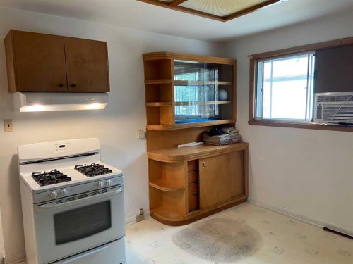 629 Stafford Drive North, Lethbridge, AB - Indoor Photo Showing Kitchen