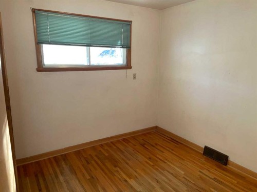 629 Stafford Drive North, Lethbridge, AB - Indoor Photo Showing Other Room