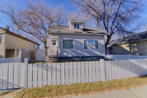 244 14 Street NORTH Lethbridge, AB T1H 2V9