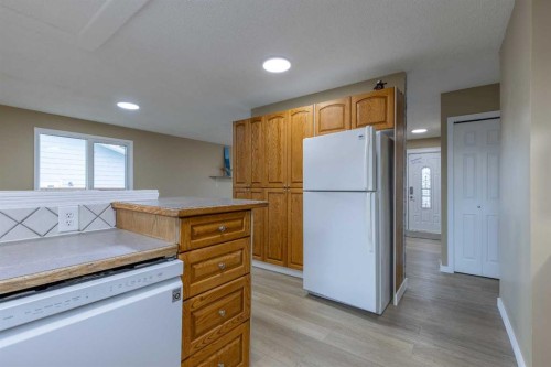 1001 19A Avenue, Coaldale, AB - Indoor Photo Showing Kitchen