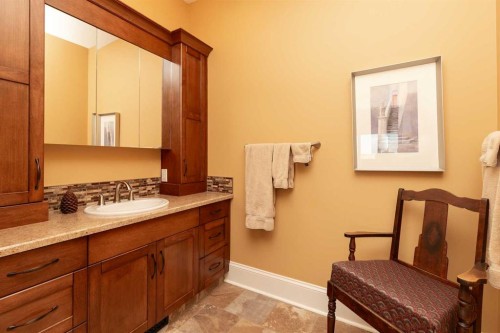 124 Canyoncrest Point West, Lethbridge, AB - Indoor Photo Showing Bathroom