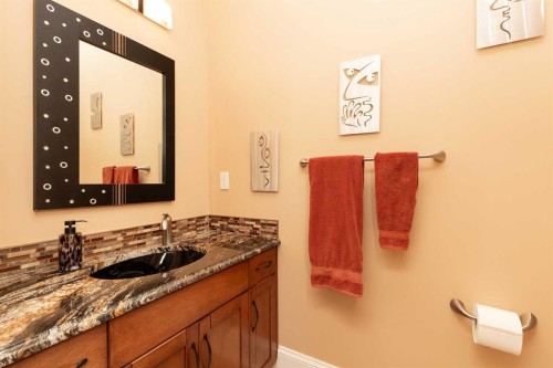 124 Canyoncrest Point West, Lethbridge, AB - Indoor Photo Showing Bathroom