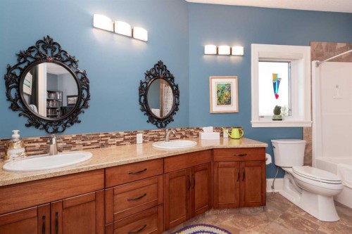 124 Canyoncrest Point West, Lethbridge, AB - Indoor Photo Showing Bathroom