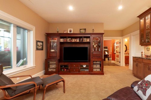 124 Canyoncrest Point West, Lethbridge, AB - Indoor Photo Showing Living Room