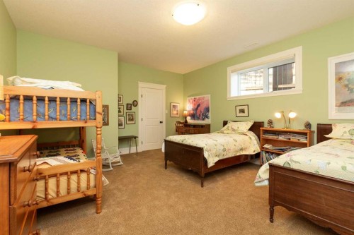 124 Canyoncrest Point West, Lethbridge, AB - Indoor Photo Showing Bedroom