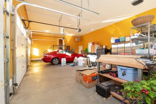 124 Canyoncrest Point West, Lethbridge, AB - Indoor Photo Showing Garage