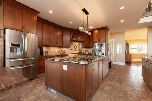 124 Canyoncrest Point West, Lethbridge, AB - Indoor Photo Showing Kitchen With Upgraded Kitchen