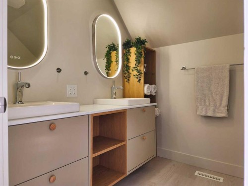 308 7A Avenue South, Lethbridge, AB - Indoor Photo Showing Bathroom