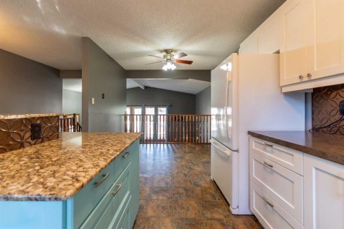 897 Red Crow Boulevard West, Lethbridge, AB - Indoor Photo Showing Kitchen