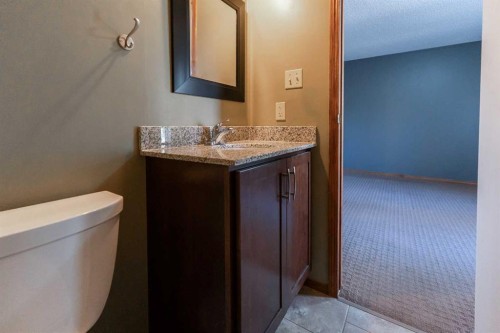 897 Red Crow Boulevard West, Lethbridge, AB - Indoor Photo Showing Bathroom