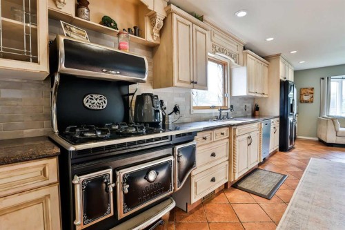 5831 46A Street, Taber, AB - Indoor Photo Showing Kitchen