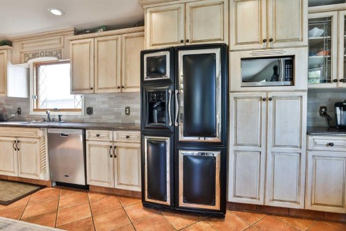5831 46A Street, Taber, AB - Indoor Photo Showing Kitchen