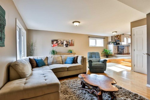5831 46A Street, Taber, AB - Indoor Photo Showing Living Room