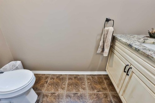 5831 46A Street, Taber, AB - Indoor Photo Showing Bathroom