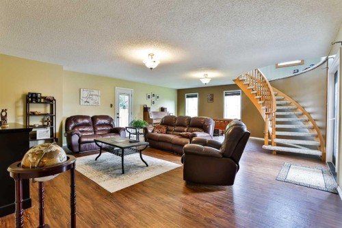 5831 46A Street, Taber, AB - Indoor Photo Showing Living Room