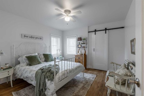 56 E 100 S, Raymond, AB - Indoor Photo Showing Bedroom