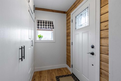 56 E 100 S, Raymond, AB - Indoor Photo Showing Other Room