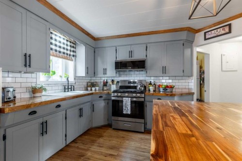 56 E 100 S, Raymond, AB - Indoor Photo Showing Kitchen