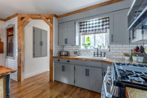 56 E 100 S, Raymond, AB - Indoor Photo Showing Kitchen