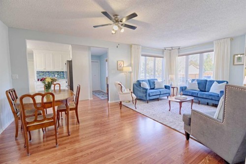 4513 Haven Place, Taber, AB - Indoor Photo Showing Living Room