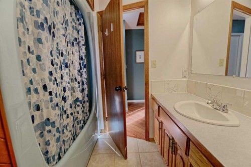 4513 Haven Place, Taber, AB - Indoor Photo Showing Bathroom