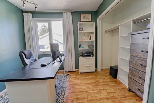 4513 Haven Place, Taber, AB - Indoor Photo Showing Office