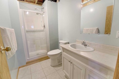 4513 Haven Place, Taber, AB - Indoor Photo Showing Bathroom
