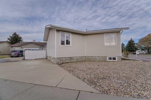 4513 Haven Place, Taber, AB - Outdoor With Exterior