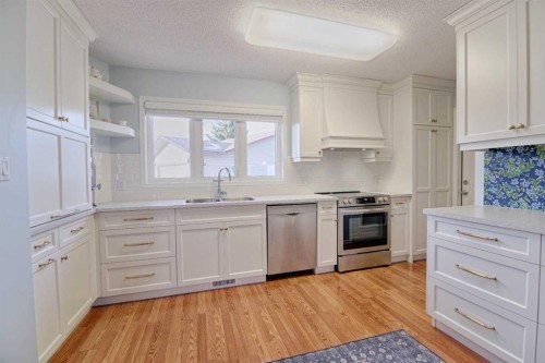 4513 Haven Place, Taber, AB - Indoor Photo Showing Kitchen With Double Sink
