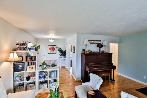 1101 14 Street North, Lethbridge, AB - Indoor Photo Showing Other Room