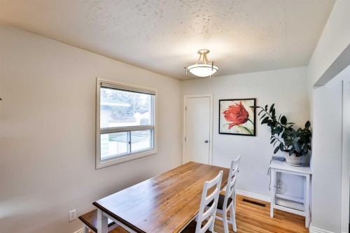 1101 14 Street North, Lethbridge, AB - Indoor Photo Showing Dining Room
