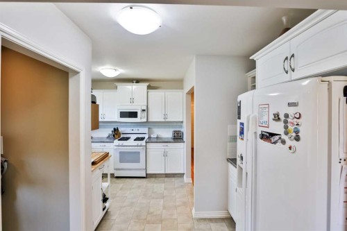 1101 14 Street North, Lethbridge, AB - Indoor Photo Showing Kitchen
