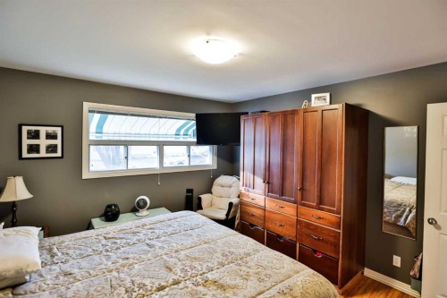 1101 14 Street North, Lethbridge, AB - Indoor Photo Showing Bedroom