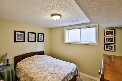 1101 14 Street North, Lethbridge, AB - Indoor Photo Showing Bedroom