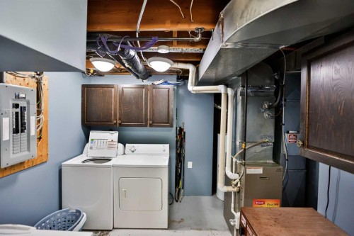 1101 14 Street North, Lethbridge, AB - Indoor Photo Showing Laundry Room