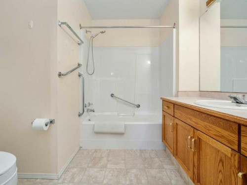 31C-2311 19 Street, Coaldale, AB - Indoor Photo Showing Bathroom