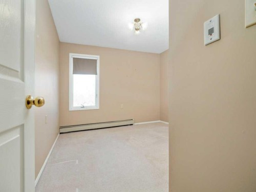 31C-2311 19 Street, Coaldale, AB - Indoor Photo Showing Other Room