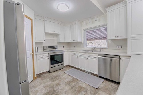 11225 Range Road 72, Rural Cypress County, AB - Indoor Photo Showing Kitchen