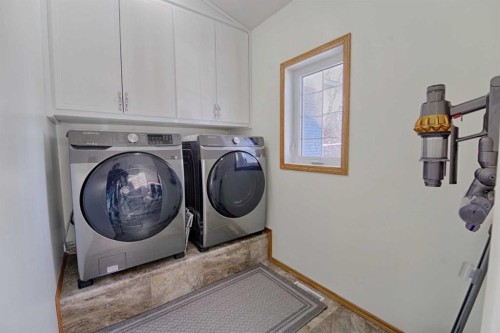11225 Range Road 72, Rural Cypress County, AB - Indoor Photo Showing Laundry Room