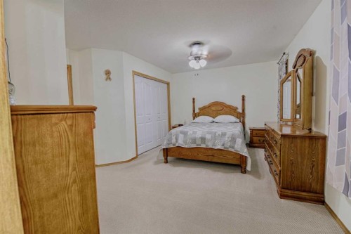 11225 Range Road 72, Rural Cypress County, AB - Indoor Photo Showing Bedroom