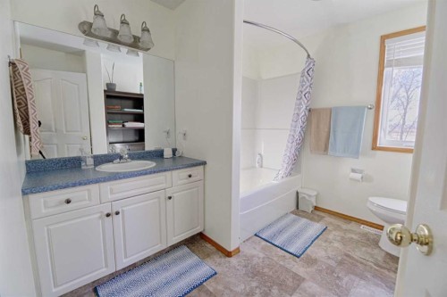 11225 Range Road 72, Rural Cypress County, AB - Indoor Photo Showing Bathroom