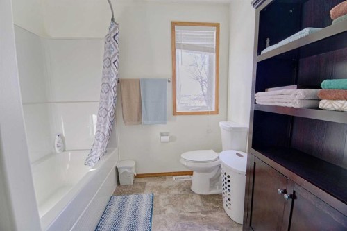 11225 Range Road 72, Rural Cypress County, AB - Indoor Photo Showing Bathroom