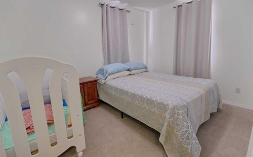 11225 Range Road 72, Rural Cypress County, AB - Indoor Photo Showing Bedroom