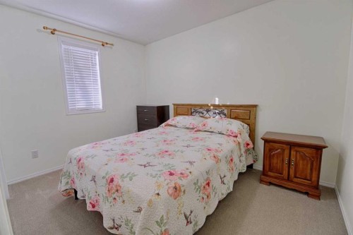 11225 Range Road 72, Rural Cypress County, AB - Indoor Photo Showing Bedroom