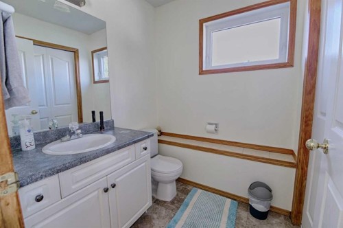 11225 Range Road 72, Rural Cypress County, AB - Indoor Photo Showing Bathroom