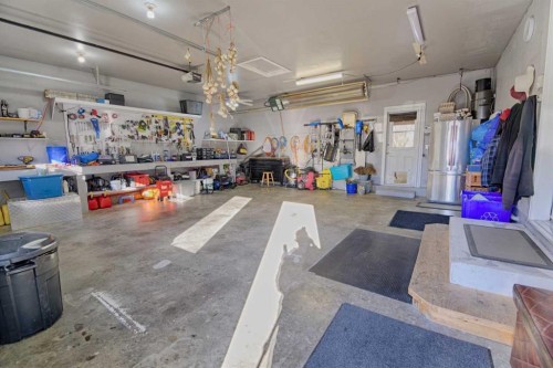 11225 Range Road 72, Rural Cypress County, AB - Indoor Photo Showing Garage