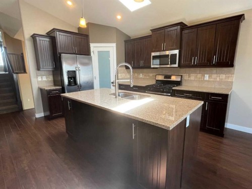 295 Sixmile Ridge South, Lethbridge, AB - Indoor Photo Showing Kitchen With Double Sink With Upgraded Kitchen
