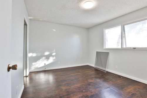 1108 10 Avenue North, Lethbridge, AB - Indoor Photo Showing Other Room