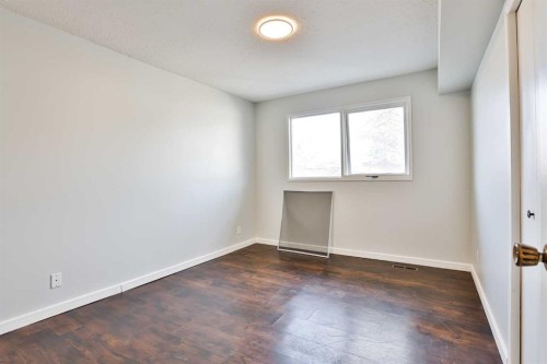 1108 10 Avenue North, Lethbridge, AB - Indoor Photo Showing Other Room